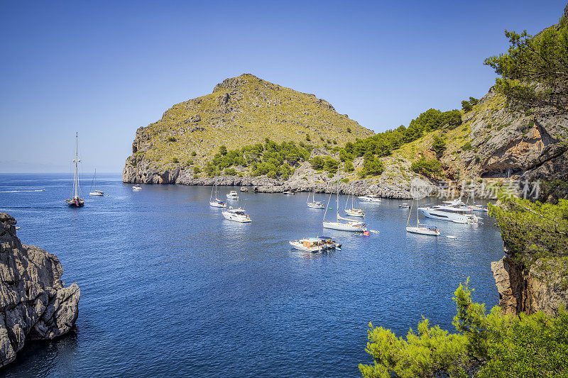 Cala de Sa Calobra，位于西班牙马略卡岛巴利阿里岛附近的Torrent de Pareis海湾